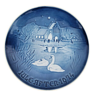 B&G Bing & Grondahl 1974 Copenhagen Christmas in the Village Plate 9074 Vintage